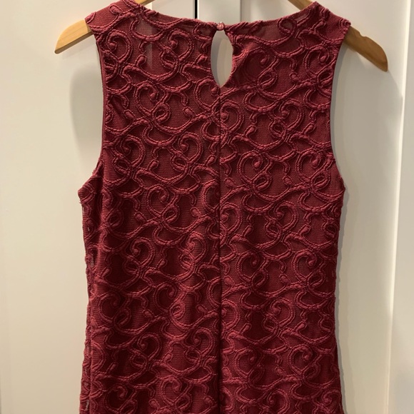 Beautiful and classic top very feminine. - Picture 2 of 5